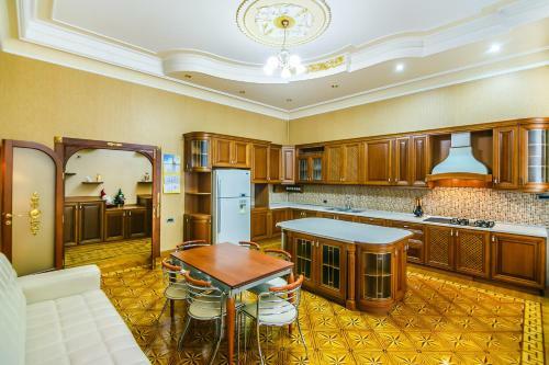 Apartment On Bentley