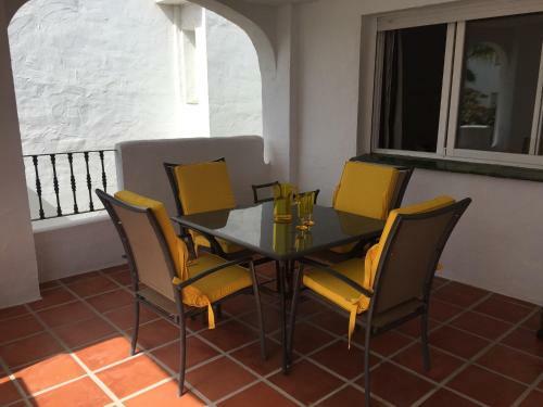 Beautiful 2 Bedroom Apartment @ Puerto Banus!