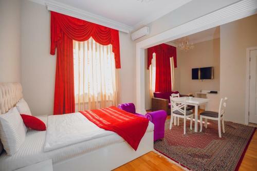 White House Hotel & Spa