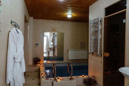 White House Hotel & Spa