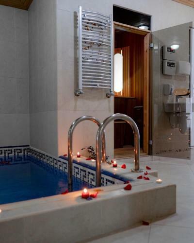 White House Hotel & Spa