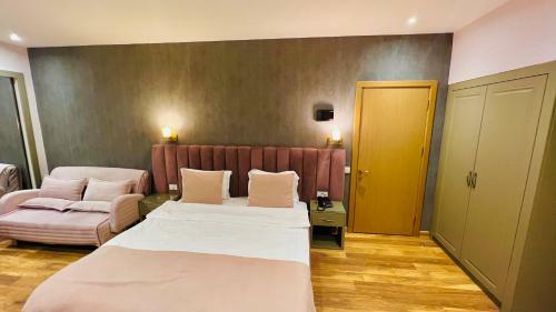 Ch Hotel