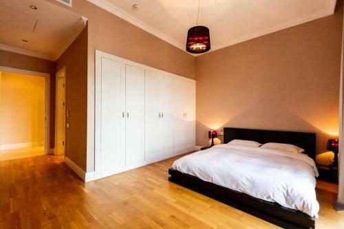 Luxury Central Seaview Apartment