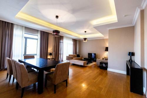 Luxury Central Seaview Apartment