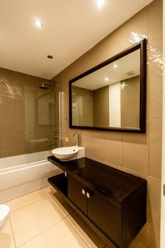 Luxury Central Seaview Apartment
