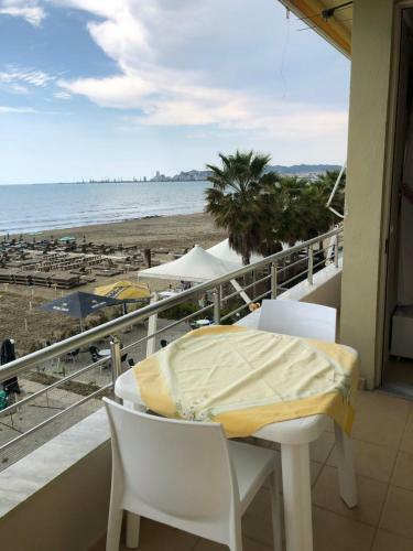 Beach View! Seaside Apartment