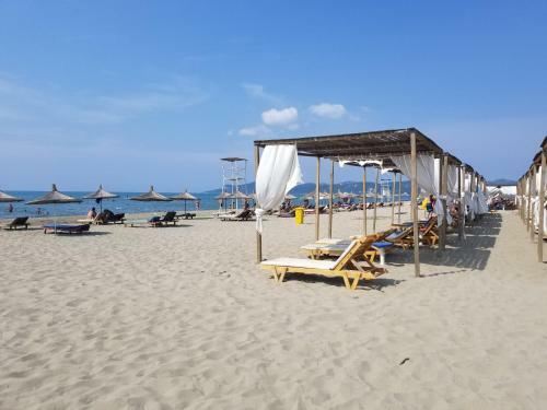 Beach Veranda Home, Gjiri I Lalzit