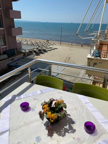 Beachfront Apartment Nita
