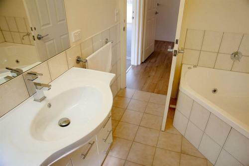Avc - Maple & Birch Cottages