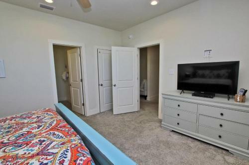 Romeo Beach By Youngs Suncoast