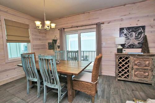 Romeo Beach By Youngs Suncoast