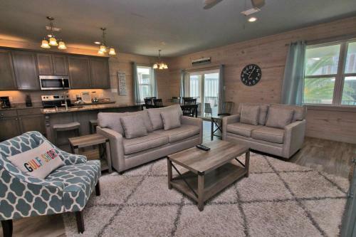 Romeo Beach By Youngs Suncoast