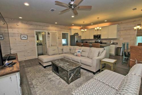 Romeo Beach By Youngs Suncoast