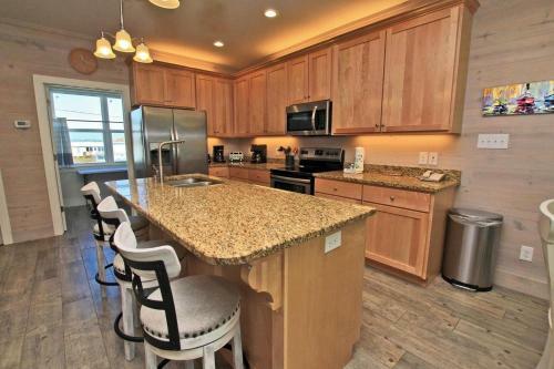 Romeo Beach By Youngs Suncoast