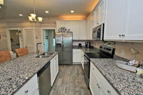 Romeo Beach By Youngs Suncoast