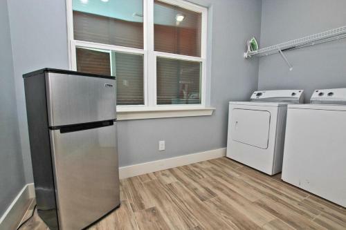 Romeo Beach By Youngs Suncoast