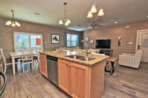 Romeo Beach By Youngs Suncoast