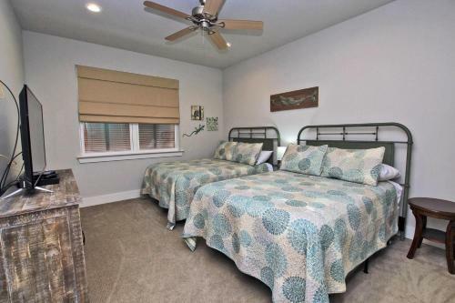 Romeo Beach By Youngs Suncoast