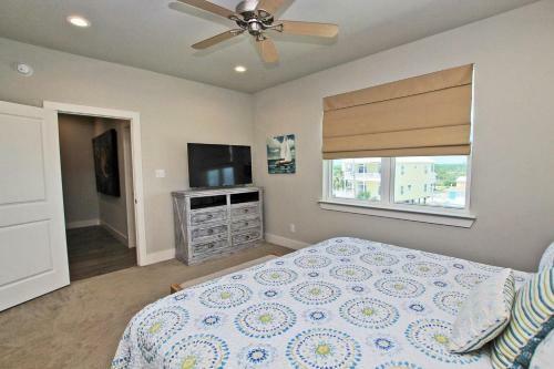 Romeo Beach By Youngs Suncoast