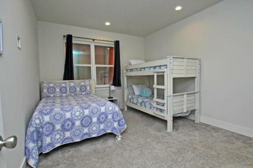 Romeo Beach By Youngs Suncoast