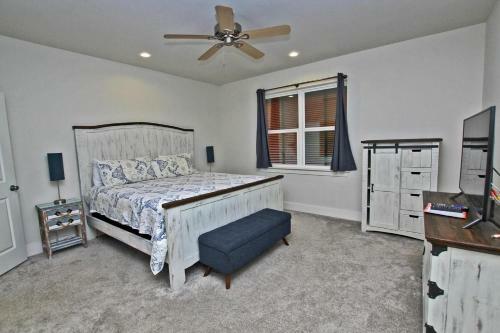 Romeo Beach By Youngs Suncoast