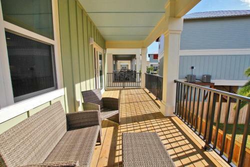 Romeo Beach By Youngs Suncoast