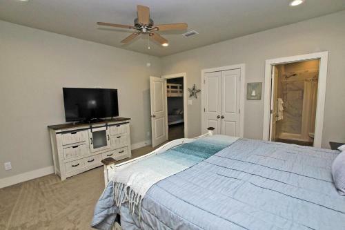 Romeo Beach By Youngs Suncoast