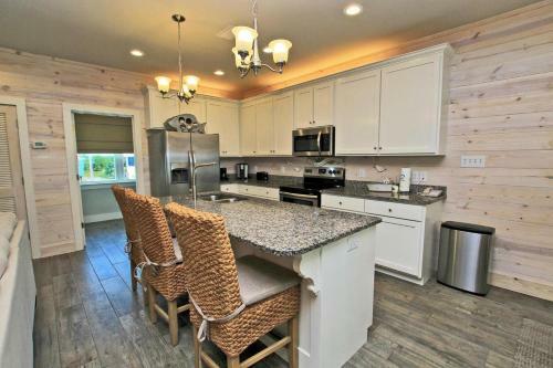 Romeo Beach By Youngs Suncoast