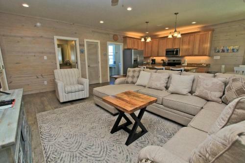 Romeo Beach By Youngs Suncoast