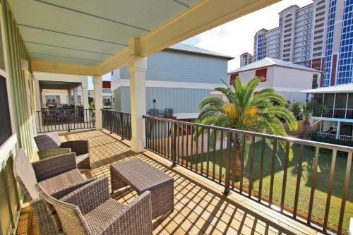 Romeo Beach By Youngs Suncoast
