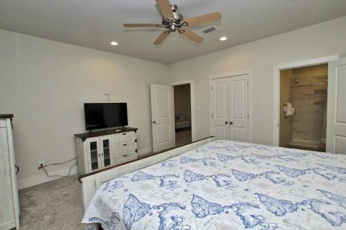 Romeo Beach By Youngs Suncoast