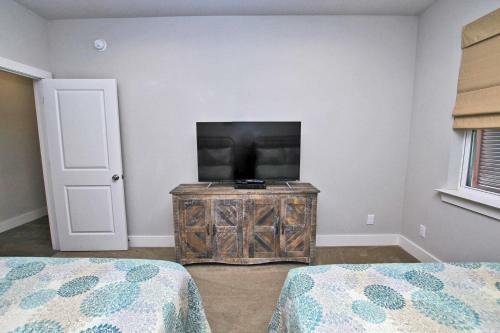 Romeo Beach By Youngs Suncoast