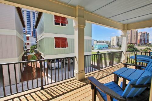 Romeo Beach By Youngs Suncoast