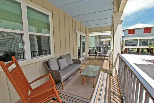 Romeo Beach By Youngs Suncoast