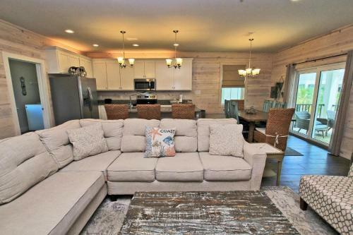 Romeo Beach By Youngs Suncoast