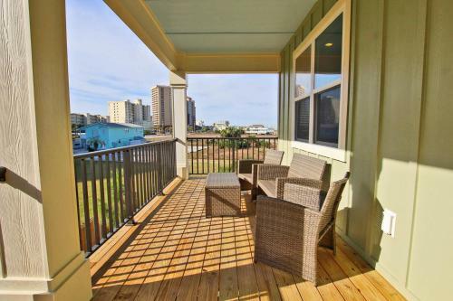 Romeo Beach By Youngs Suncoast