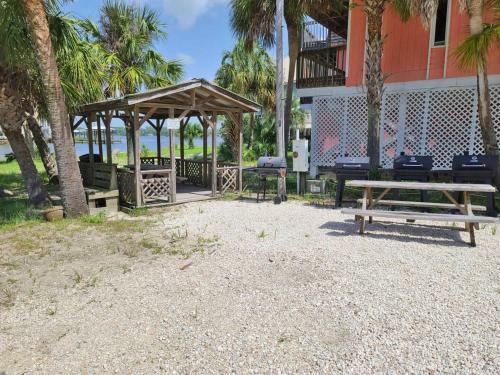 Cove By Youngs Suncoast
