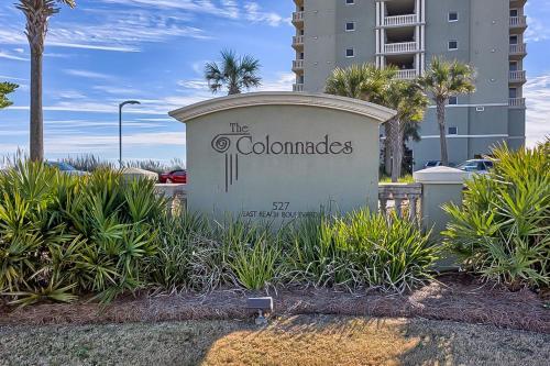 The Colonnades #1402
