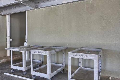 The Colonnades #1402