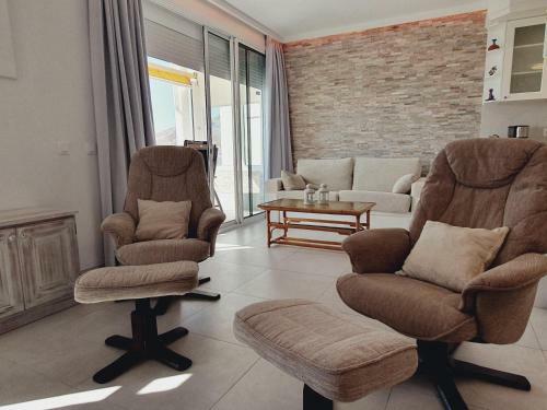 Elegant And Spacious Apartment With Sea Vieuw
