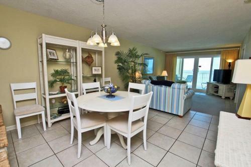 Castaways By Youngs Suncoast