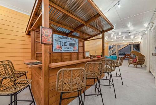 Pelican?s Perch - Tiki Bar, Pool, Gulf Views, Elevator!