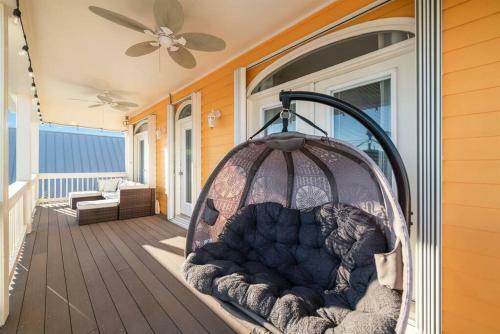 Pelican?s Perch - Tiki Bar, Pool, Gulf Views, Elevator!