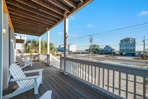 Pelican?s Perch - Tiki Bar, Pool, Gulf Views, Elevator!