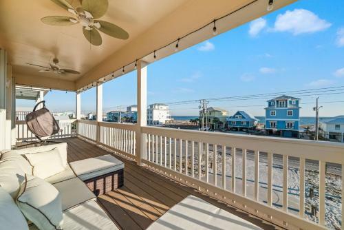 Pelican?s Perch - Tiki Bar, Pool, Gulf Views, Elevator!