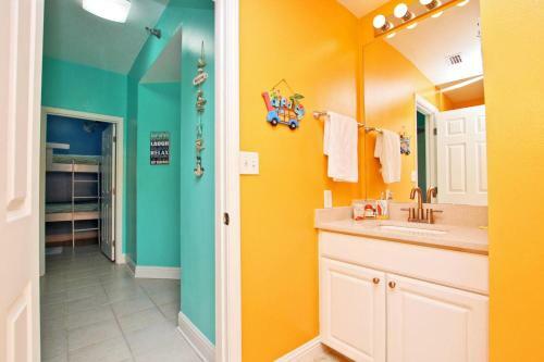 Lighthouse By Youngs Suncoast