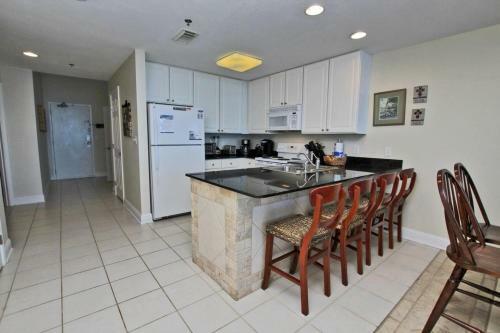 Lighthouse By Youngs Suncoast