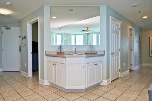 Lighthouse By Youngs Suncoast