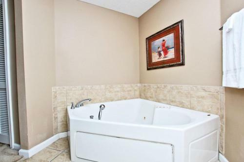 Colonnades 1202 By Youngs Suncoast