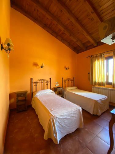 Hostal Hotel Hoster�a De Monz�n